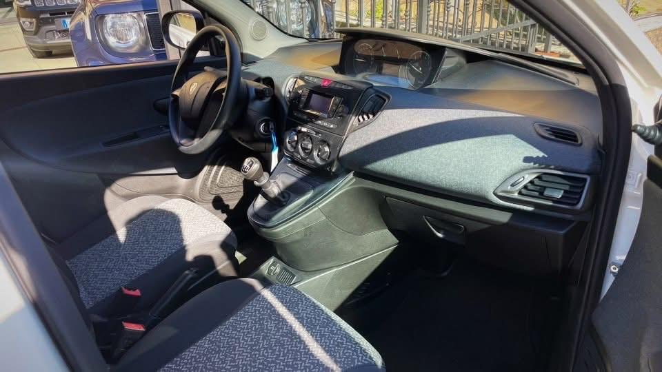 Lancia Ypsilon 1.0 Hybrid Silver - 2020