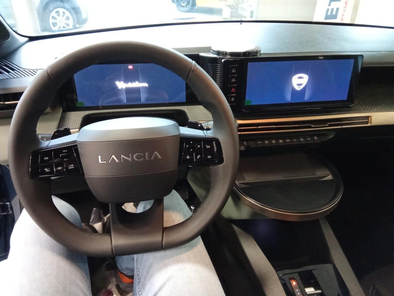 Lancia Ypsilon Hybrid e-DCT