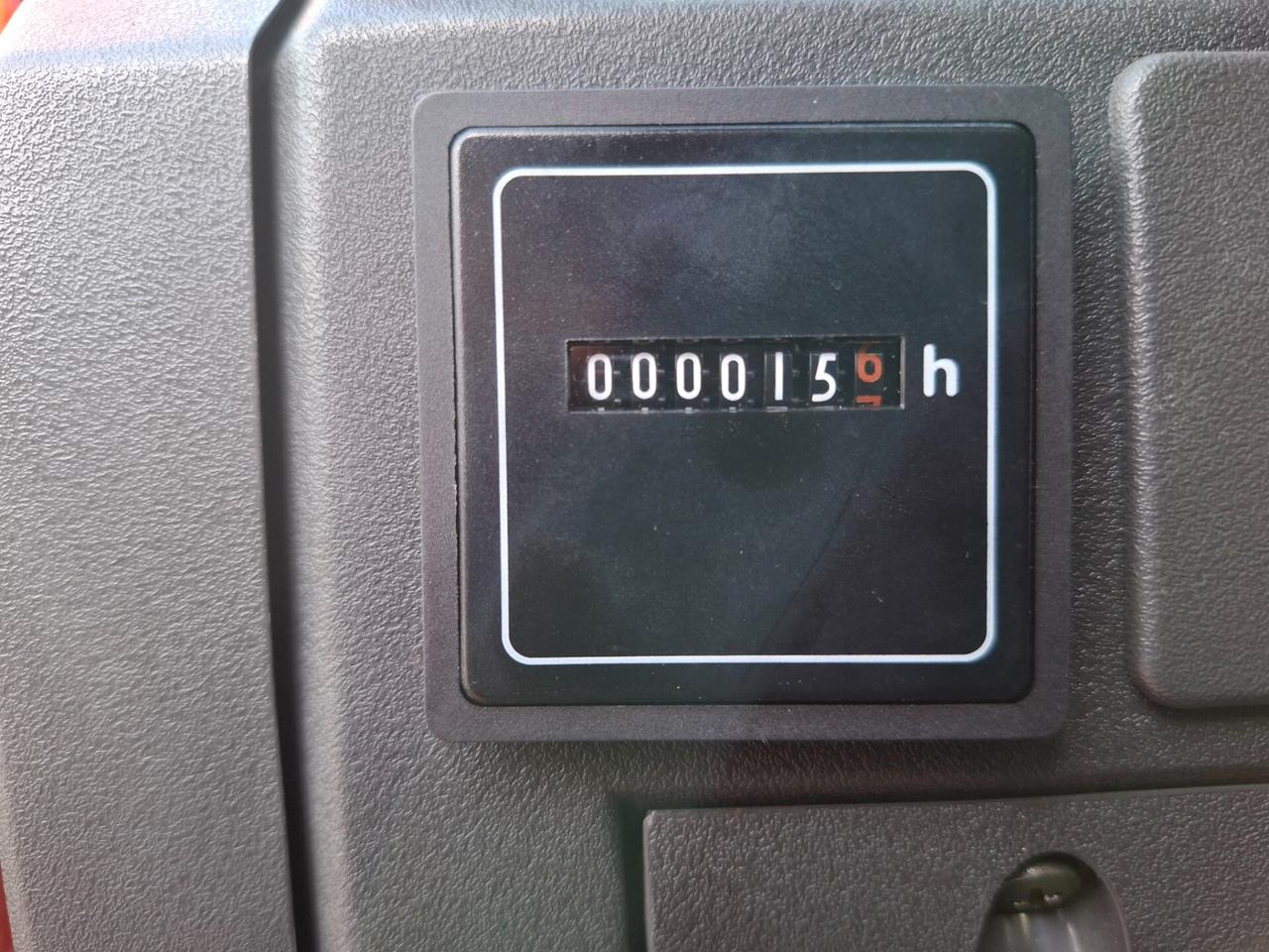 IVECO DAILY CON PIATTAFORMA MOBILE