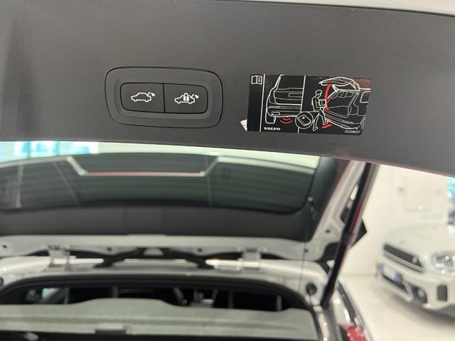 VOLVO XC40 T5 Recharge Plug-in Hybrid R-design PREZZO REALE