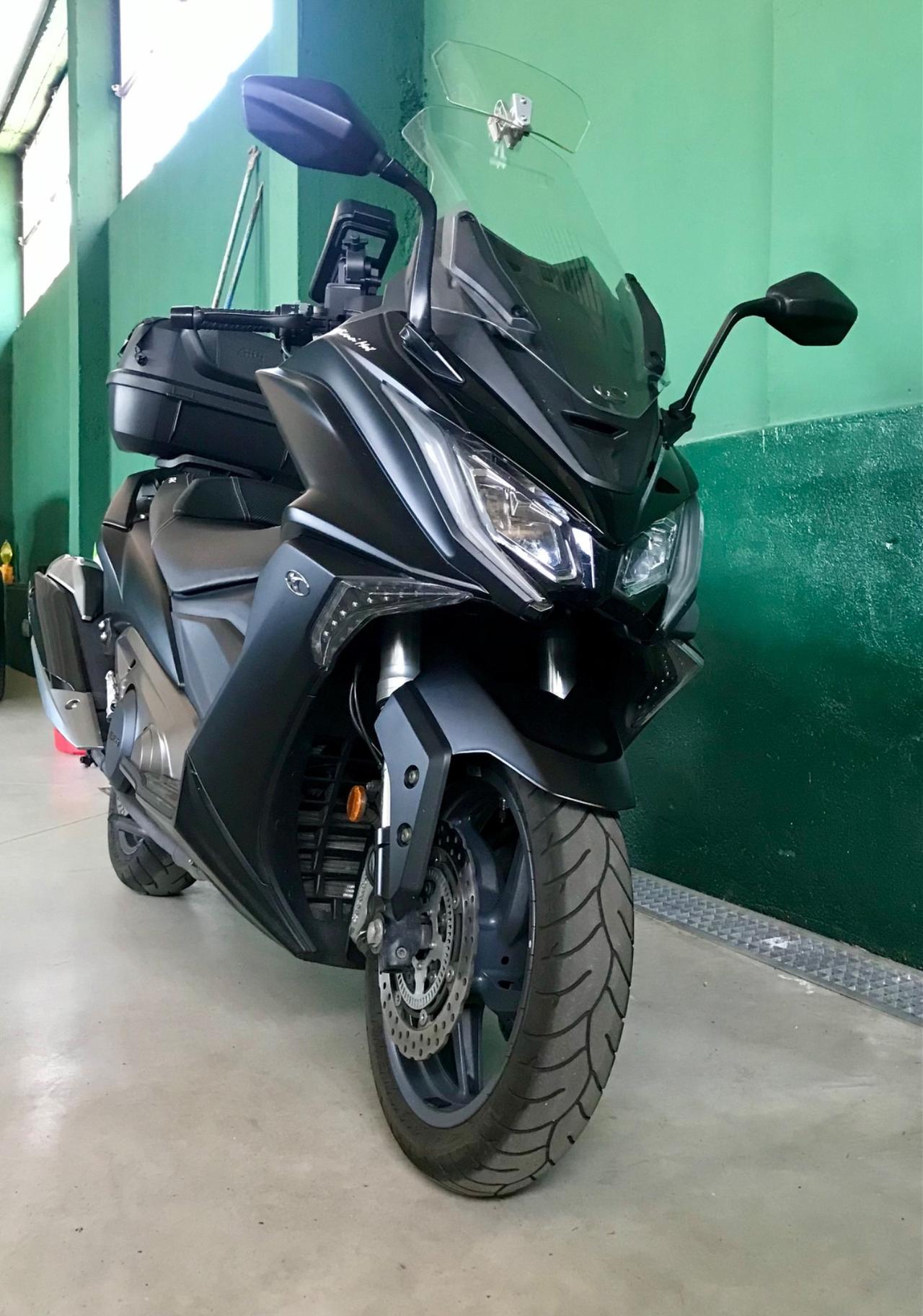 Kymco AK 550