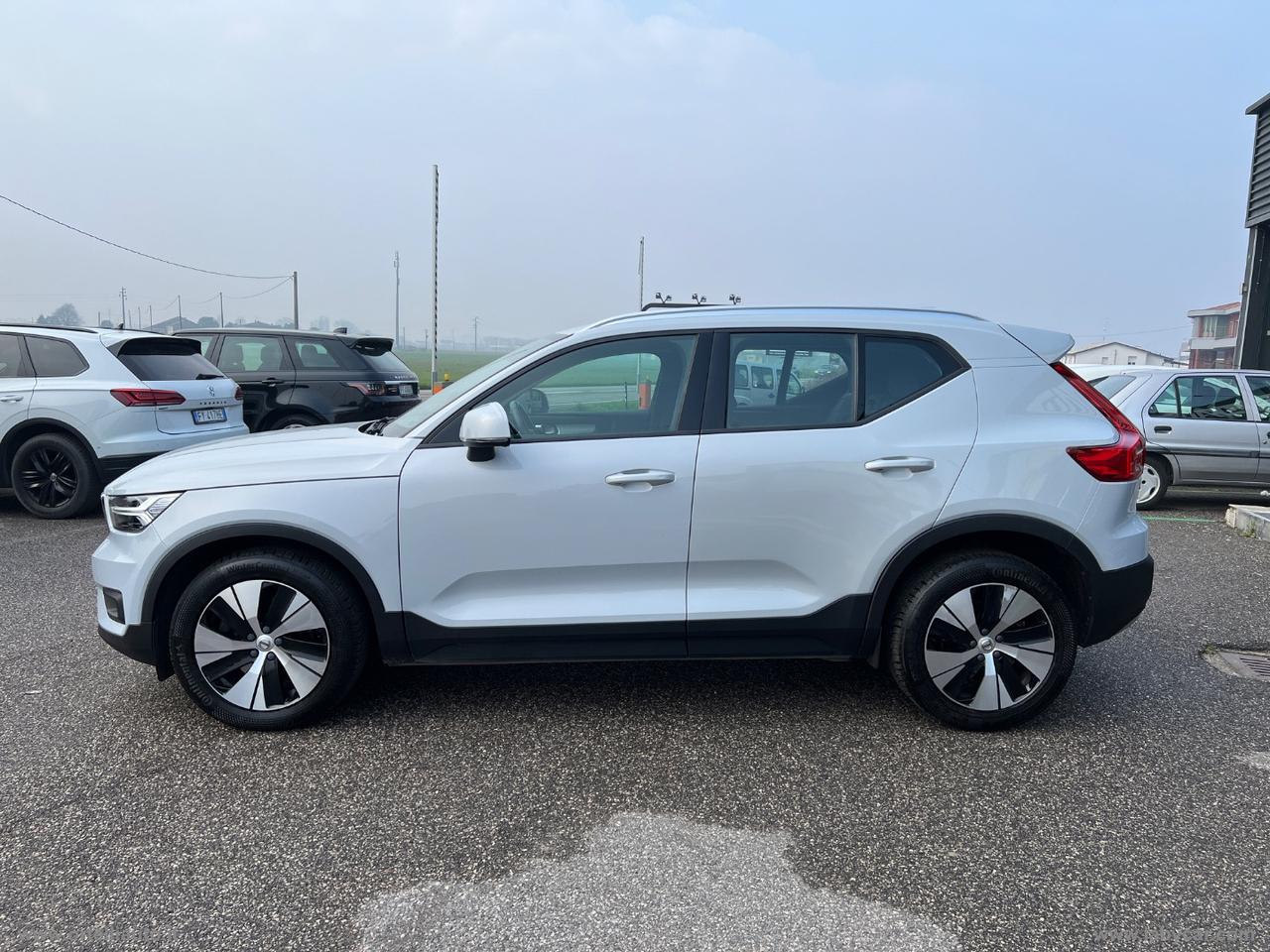 VOLVO XC40 D3 AWD Geartronic Momentum Pro IVA DEDUCIBILE
