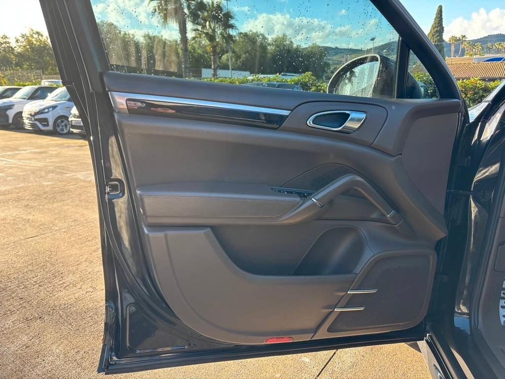 Porsche Cayenne 3.0 Diesel 2012/ 257.000 KM Tua a soli 179 Euro al mese
