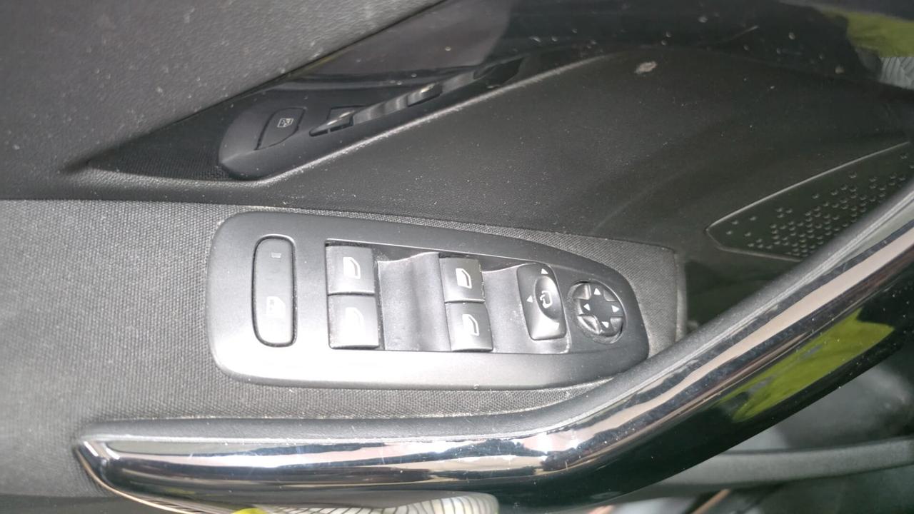 Peugeot 208 1.2 Benzina StileMotori