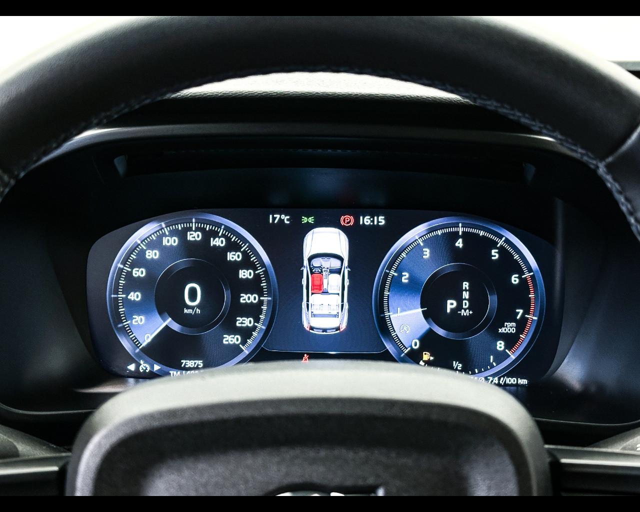 VOLVO XC40 (2017-->) - XC40 T2 Essential