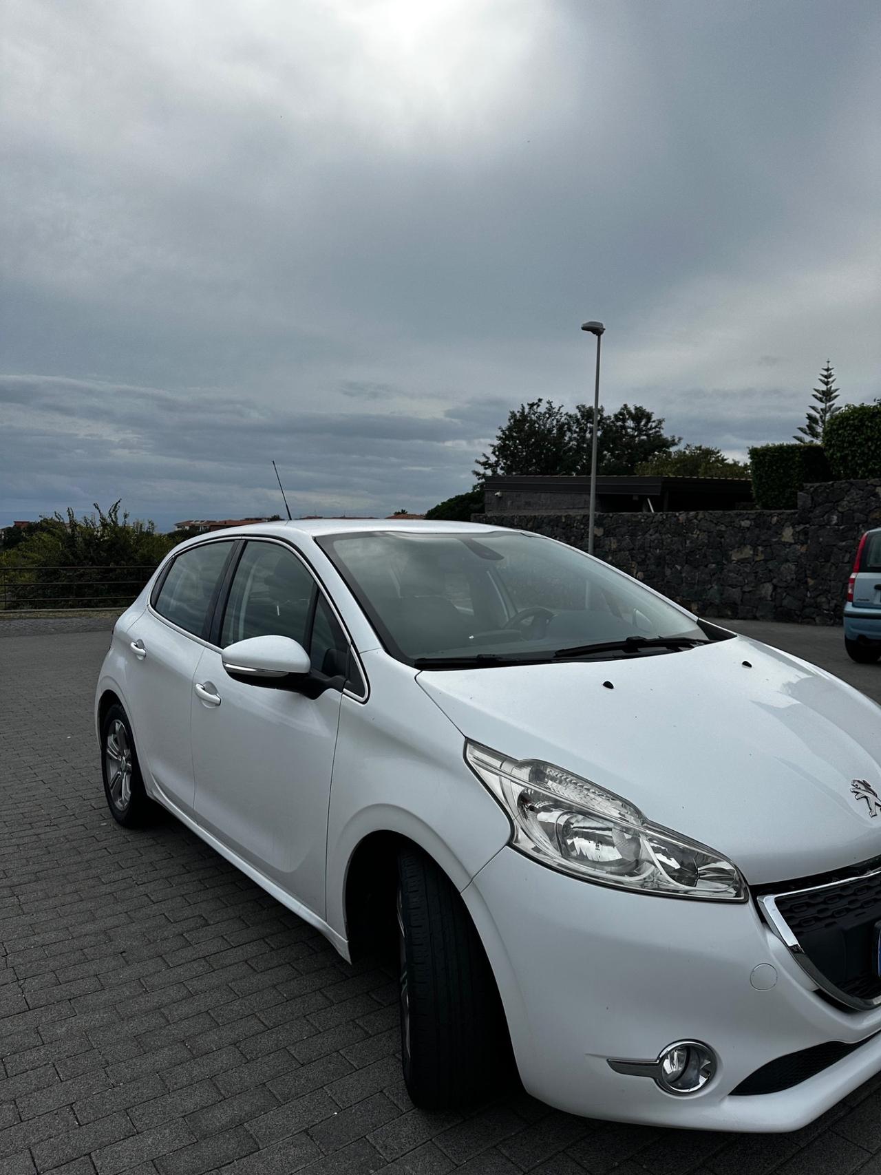 Peugeot 208 1.6 e-HDi 92 CV Stop&Start 5 porte Allure