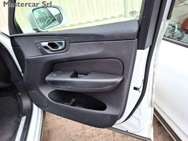 VOLVO XC60 XC60 II 2018 2.0 b4 Momentum Pro awd auto -GE944CR