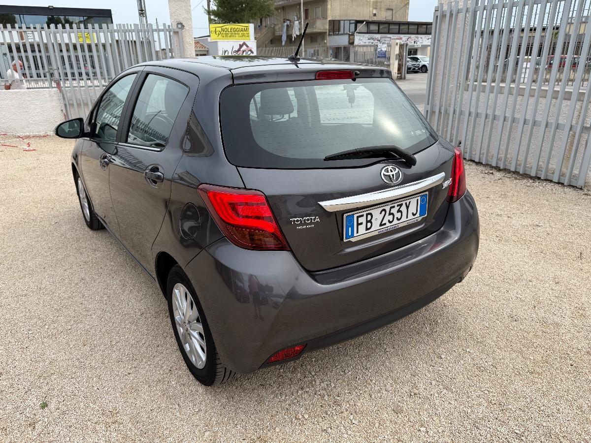 TOYOTA - Yaris - 1.4 D-4D 5p. Lounge MY 16 ; Adatta ai Neopatentati