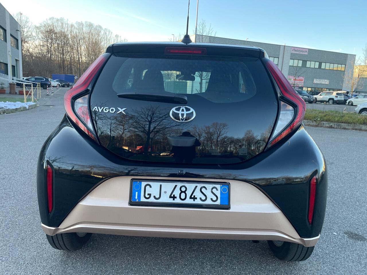 Toyota Aygo X 1.0 VVT-i 72 CV 5 porte Lounge*Automatika*Solo 27000km*