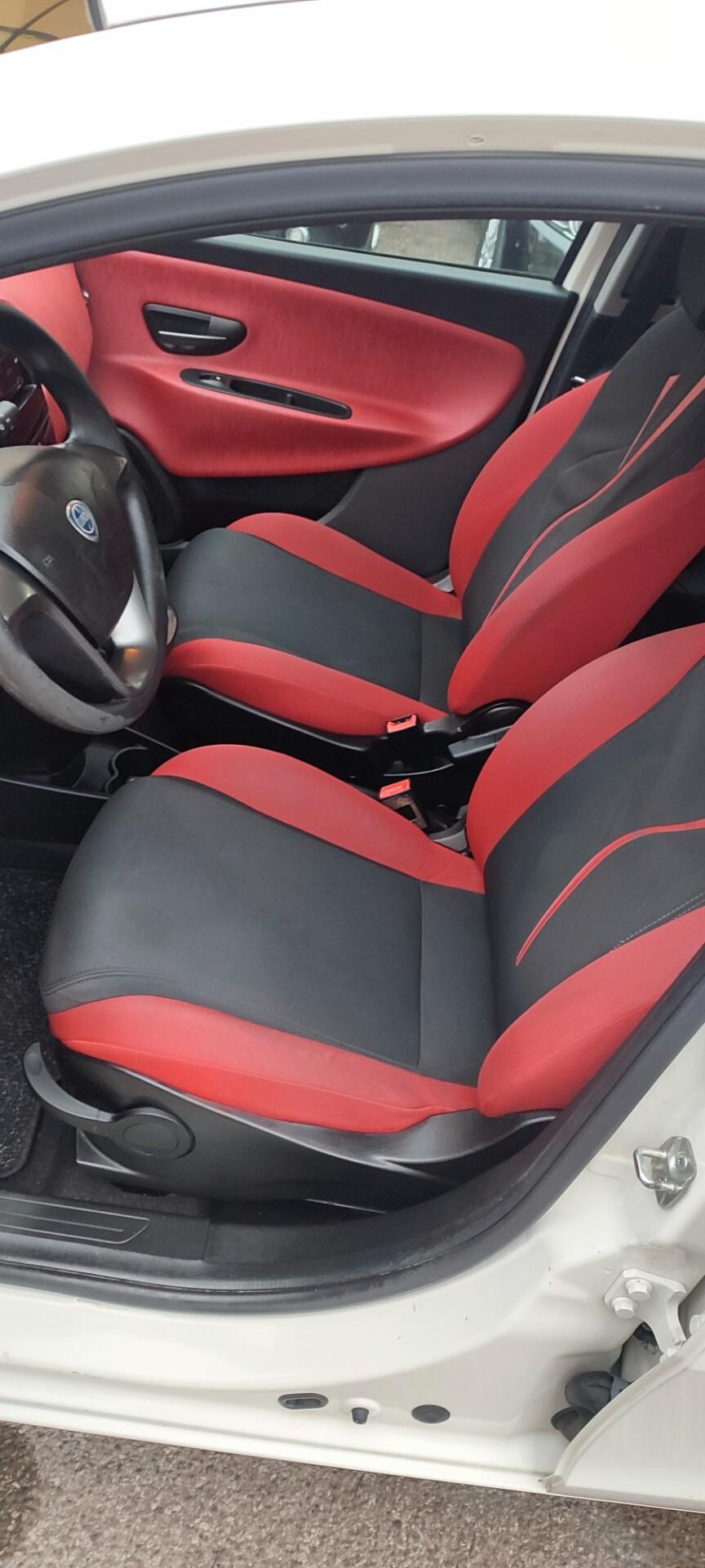 Lancia Ypsilon 0.9 TwinAir 85 CV 5 porte Metano Ecochic Silver