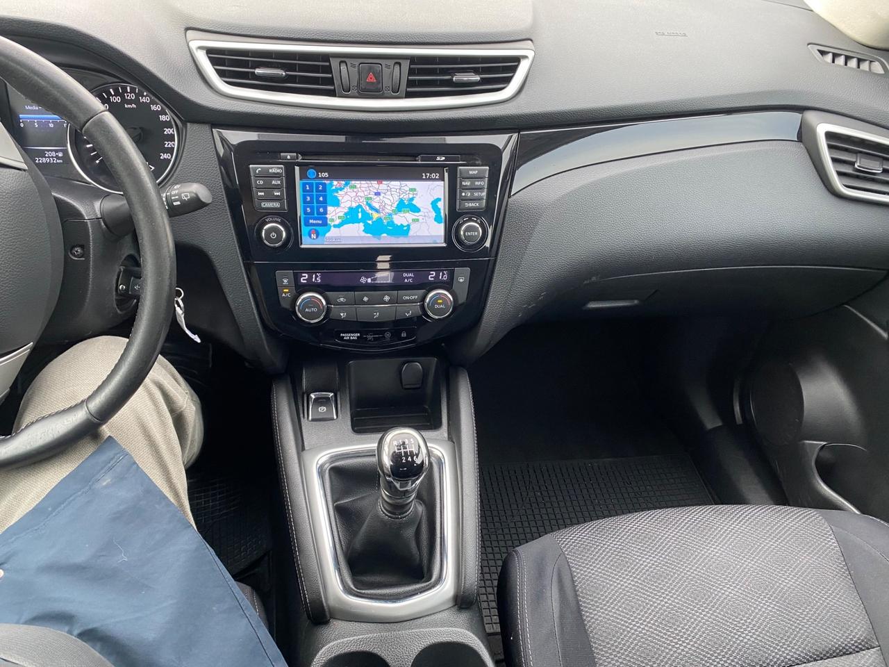Nissan Qashqai 1.5 dCi Tekna GANCIO TRAINO,TELECAMERE 360*,NEOPATENTATI UNICO PROPIETARIO