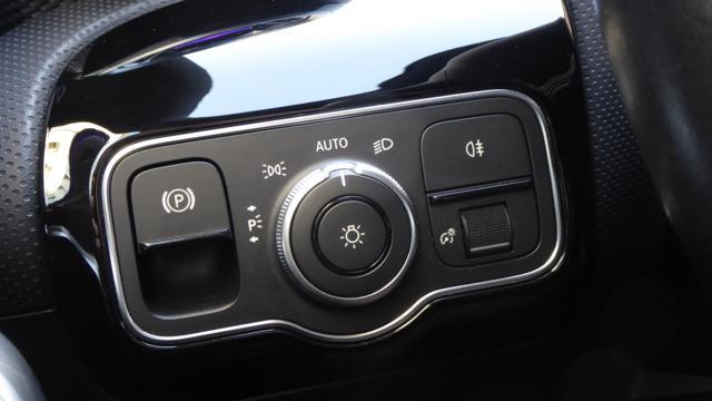 MERCEDES-BENZ A 250 Sedan e hybrid EQ Sport