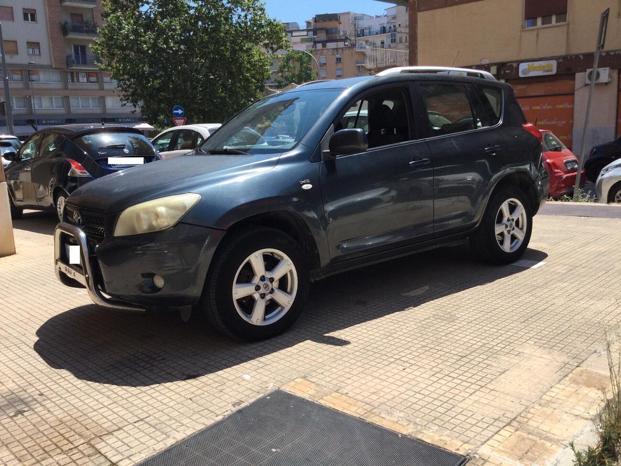Toyota RAV4 2.2 D-4D 136 CV Luxury