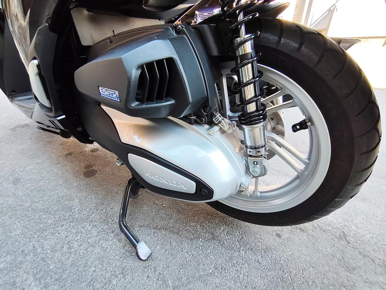 Honda SH 350i da V e t r i n a