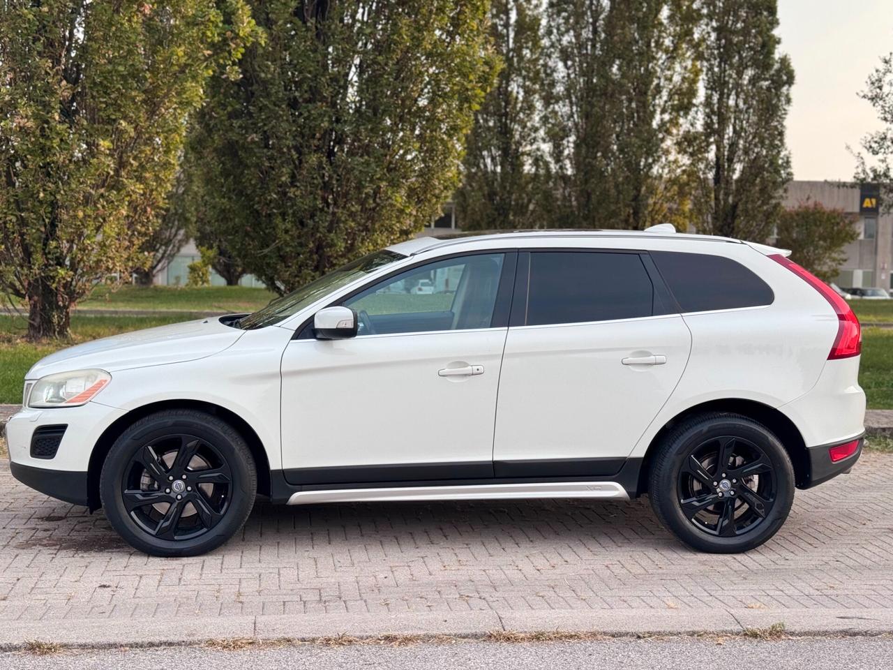 Volvo XC 60 XC60 D5 AWD Geartronic Summum
