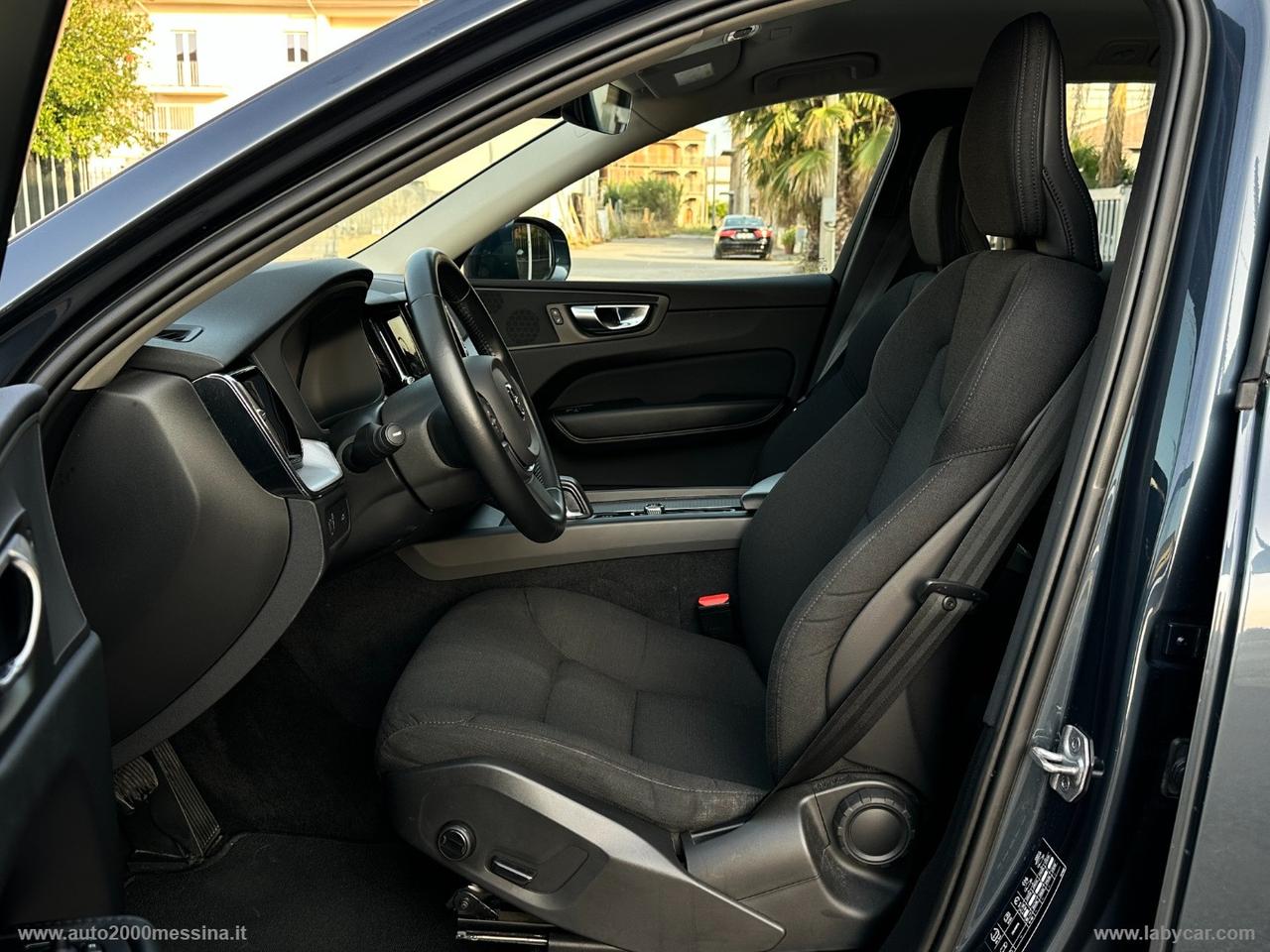 VOLVO XC60 B4 AWD GEARTRONIC MOMENTUM PRO IBRIDO DIESEL