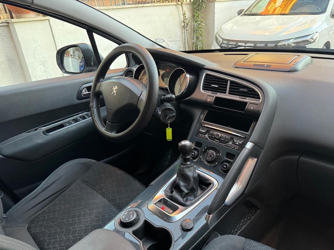 PEUGEOT 3008 1.6 HDi 115CV Business