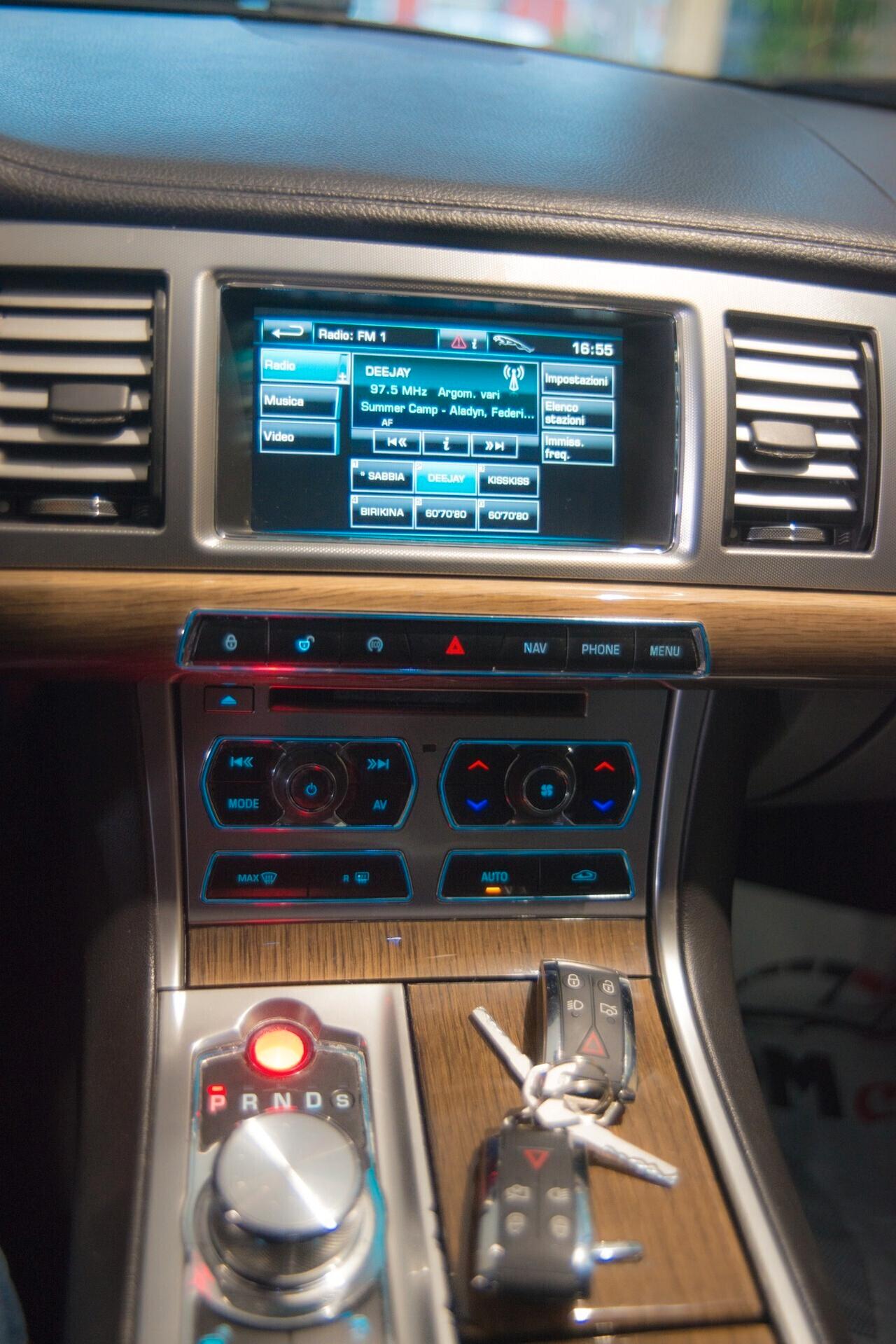 JAGUAR XF 2,2 D LUXURY 190CV PELLE TOTALE NAVIGATORE CERCHI CAMBIO AUTOMATICO