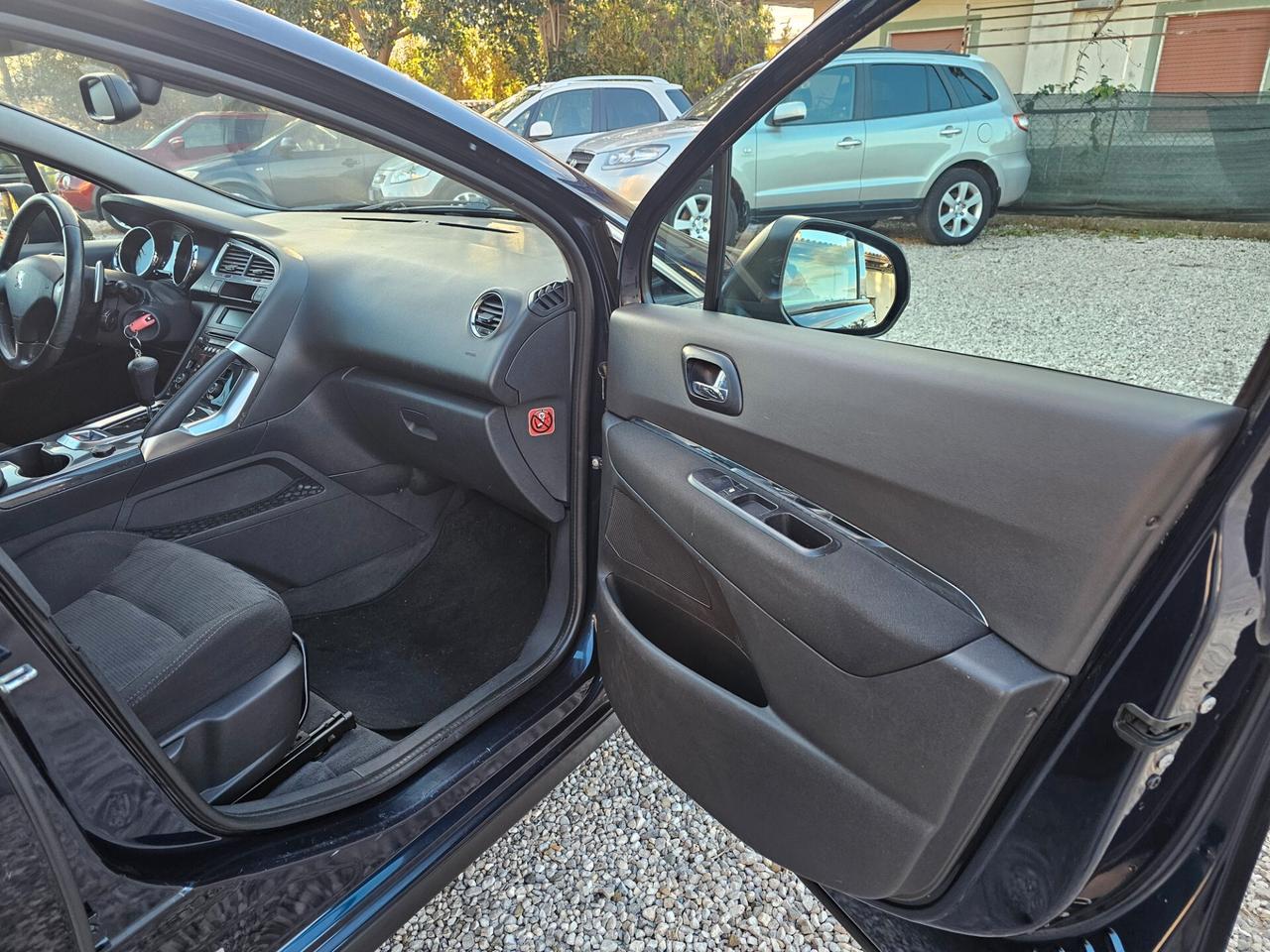 Peugeot 3008 1.6 HDi 112CV cambio robotizzato Business