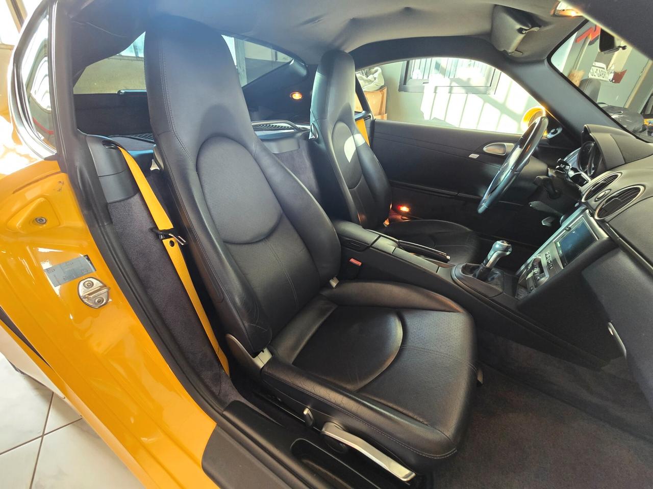 Porsche Cayman 2.7