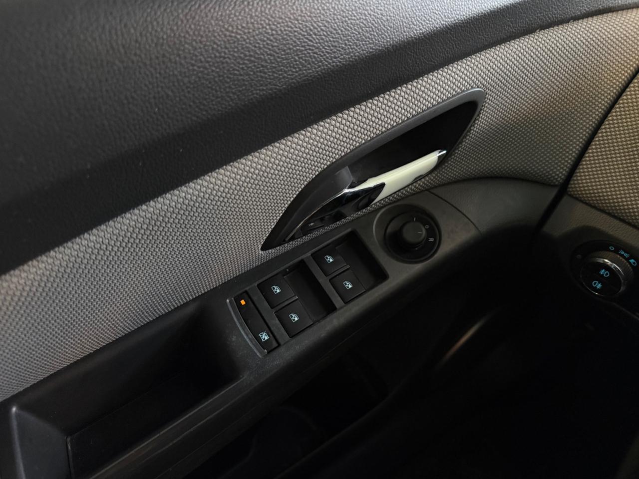 Chevrolet Cruze 1.6 BENZINA (neopatentati)