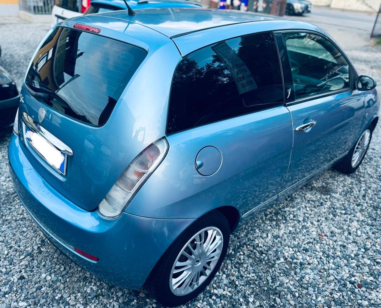 Lancia Ypsilon 1.2 Argento adatta neopatentati
