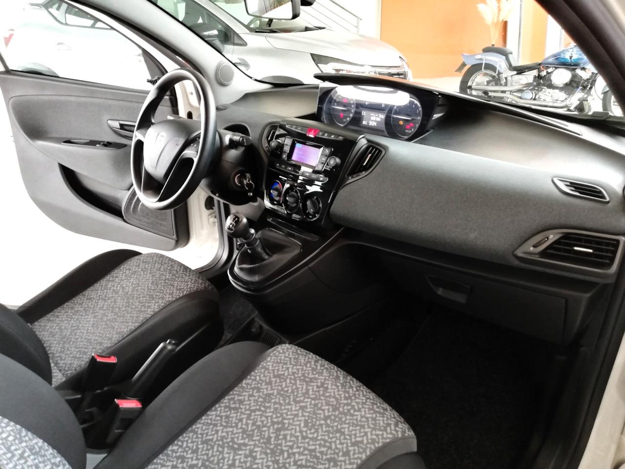 Lancia Ypsilon 1.0 FireFly 5 porte S&S Hybrid Ecochic Silver Unico Proprietario