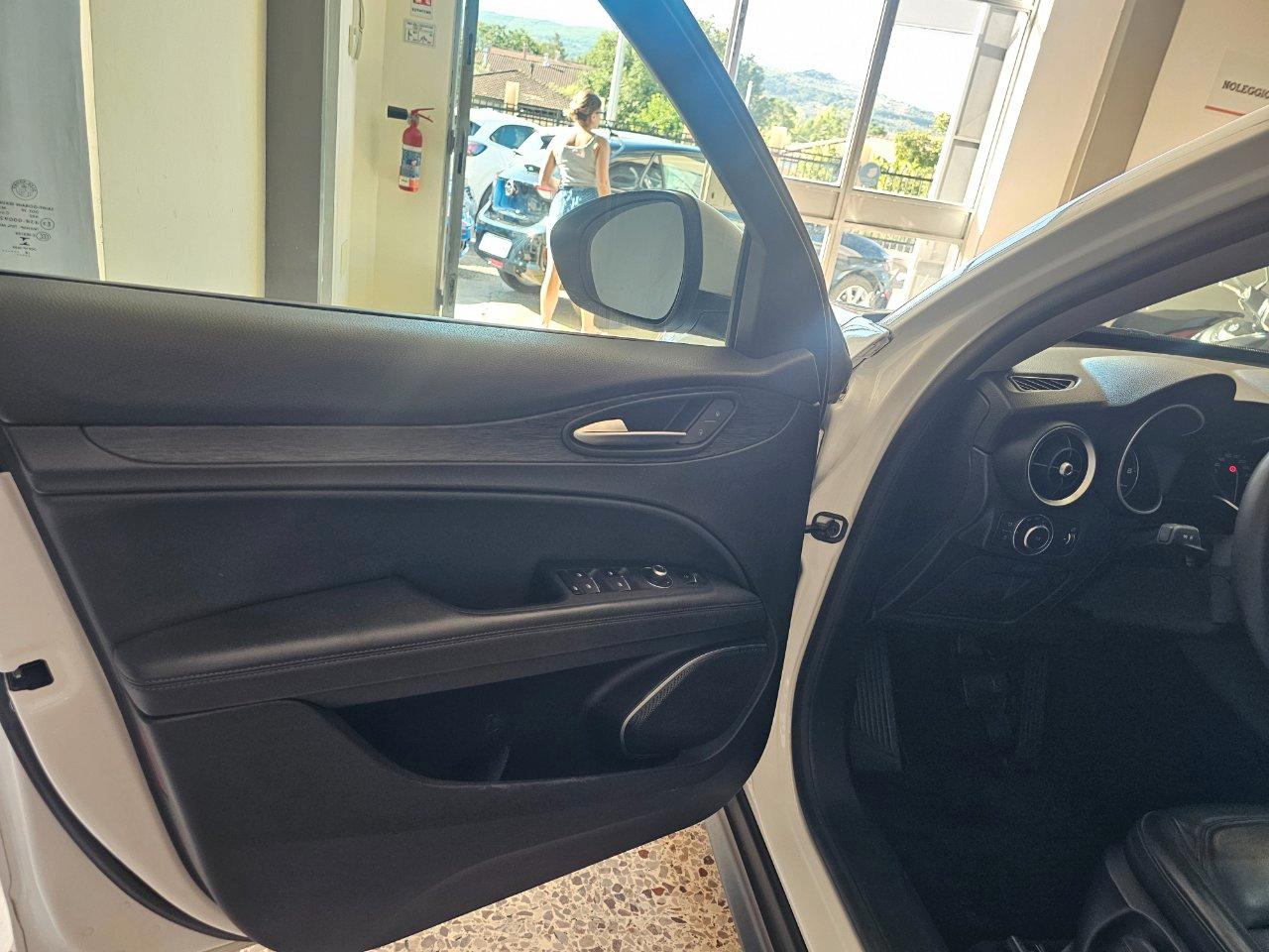 Alfa Romeo Stelvio 2.2 t Sport Tech rwd 160cv auto