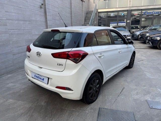 HYUNDAI i20 1.2 84 CV 5 porte Blackline