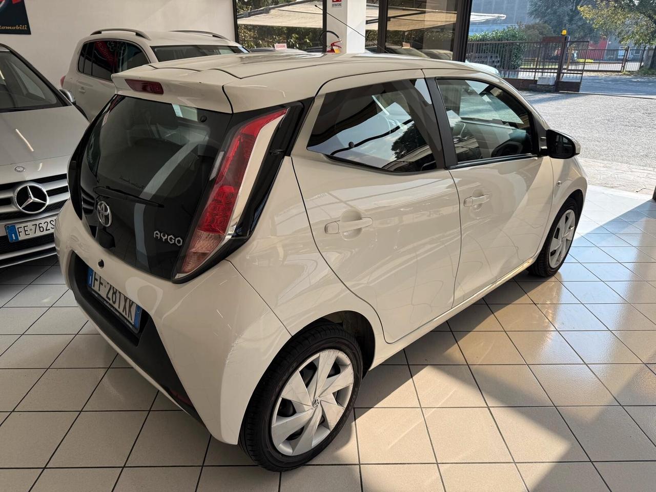 Toyota Aygo 1.0 VVT-i 69 CV 5 porte x-wave