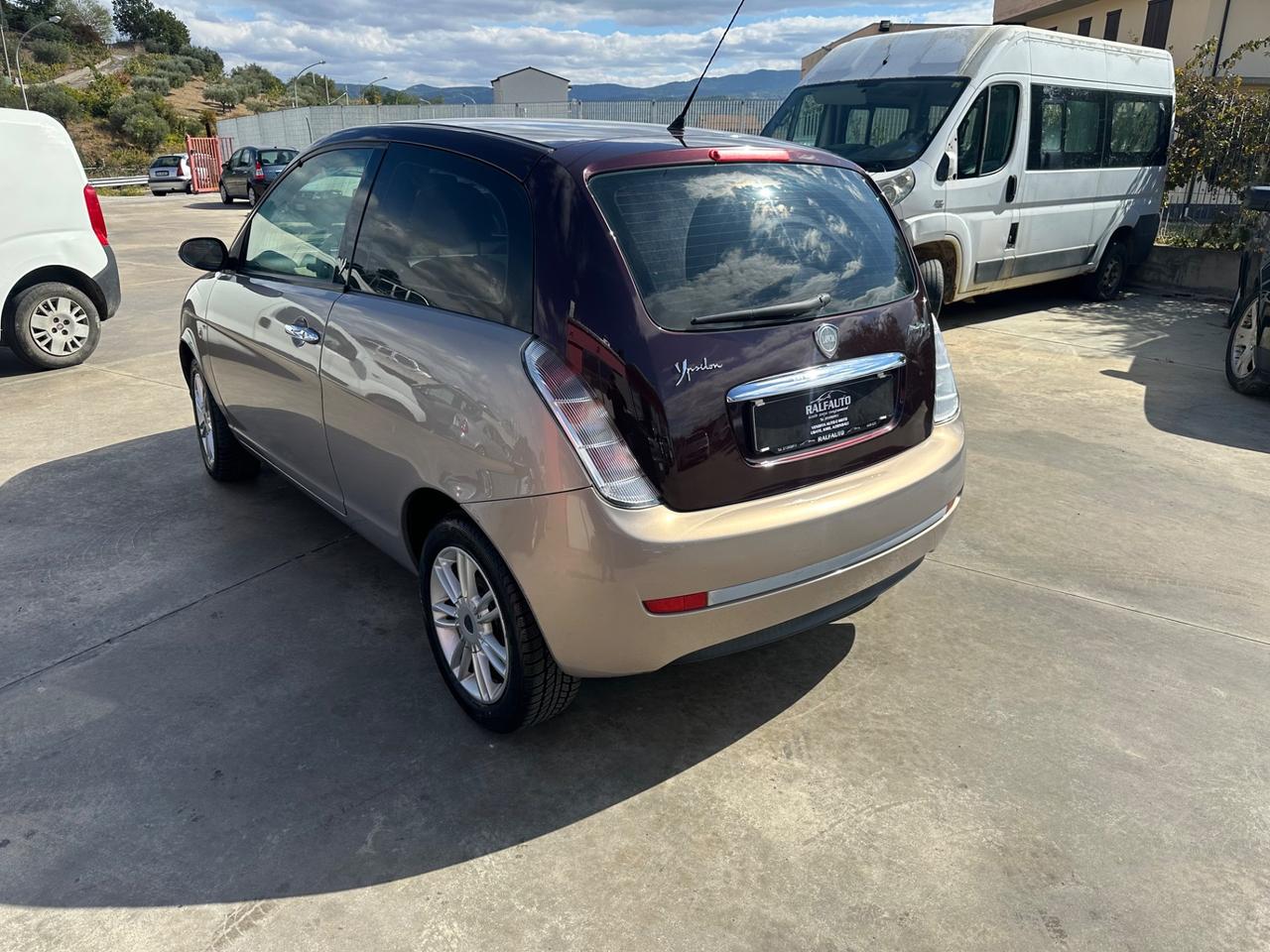 Lancia Ypsilon 1.3 MJT 75 CV Oro