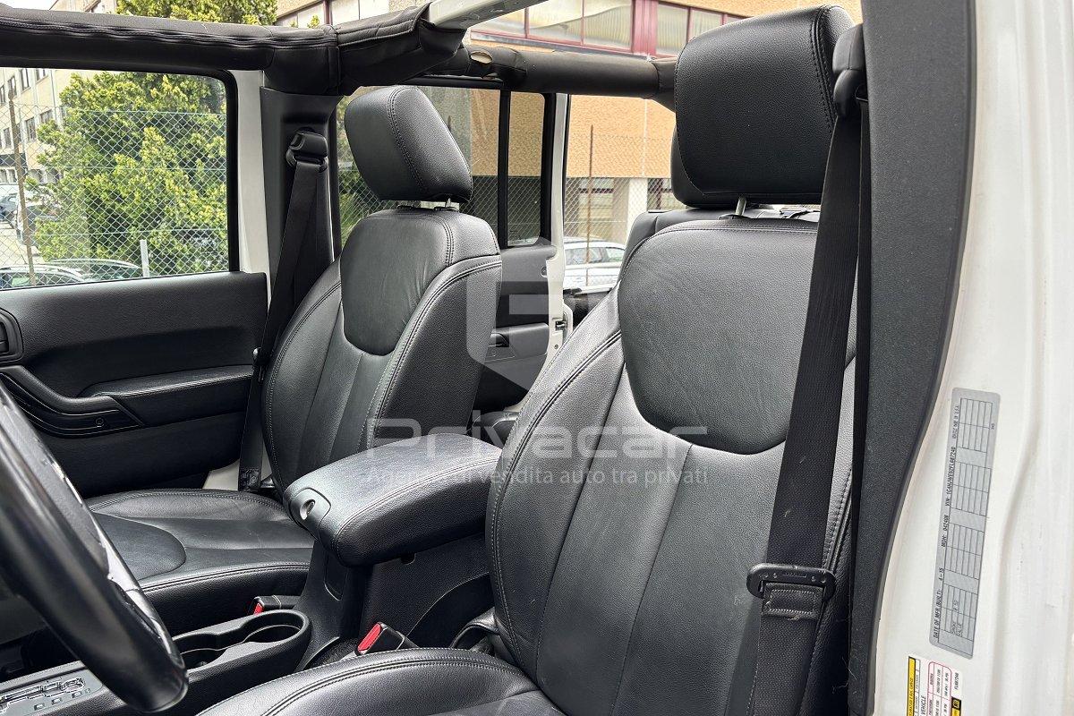 JEEP Wrangler Unlimited 2.8 CRD DPF Sahara Auto