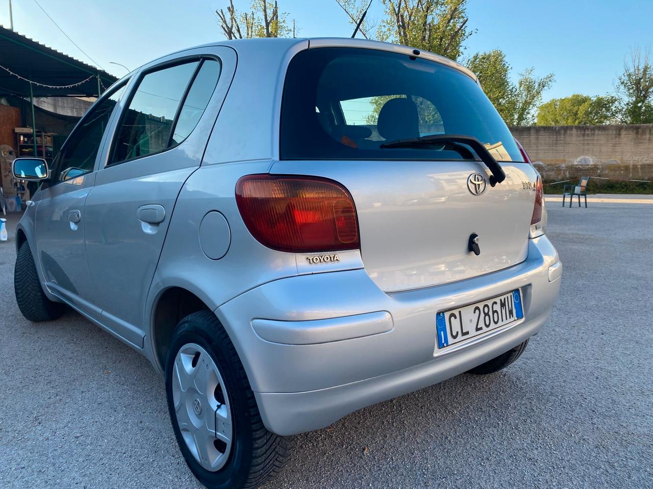 Toyota Yaris 1.0 benz 68cv economica 5p nuova 2005
