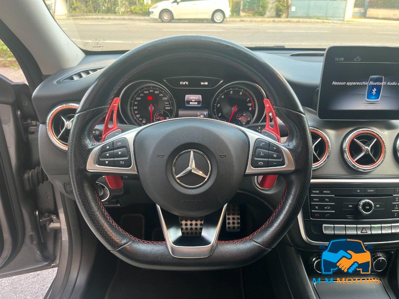 Mercedes-Benz CLA 200 Premium AMG