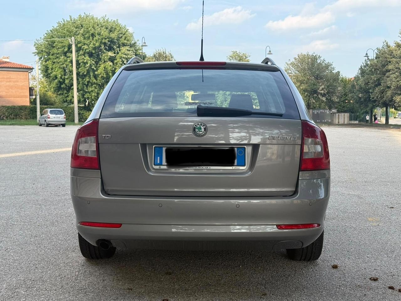 Skoda Octavia 1.6 TDI CR F.AP. DSG Wagon Elegance