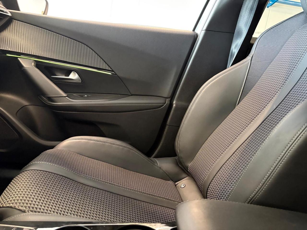 Peugeot 2008 GT motore elettrico 136 CV SPOTICAR