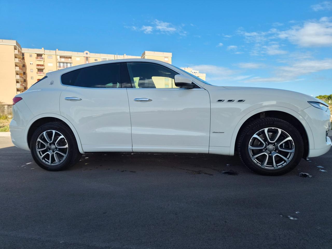 Maserati Levante V6 Diesel 275 CV AWD Granlusso TETTO APRIBILE
