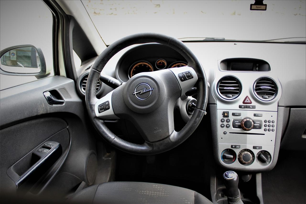 Opel Corsa 1.2 5 porte Cosmo Neopatentati