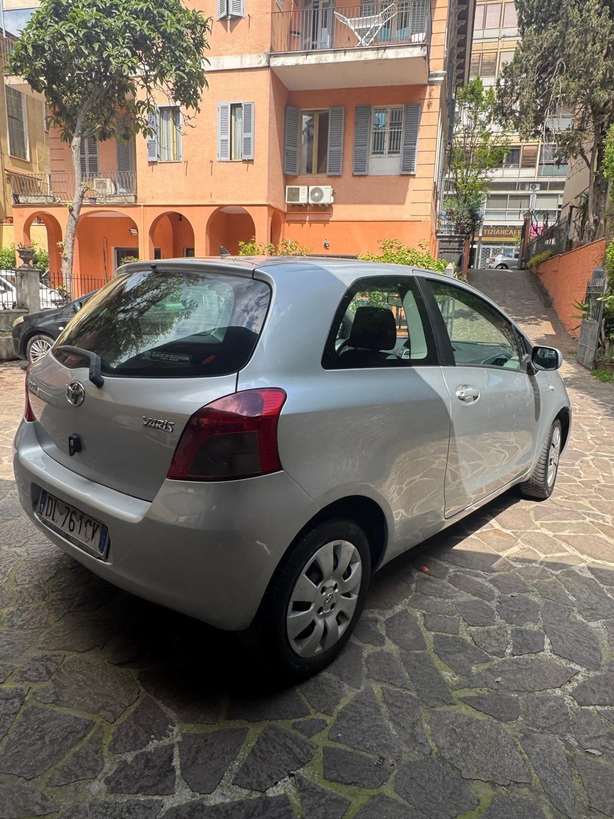 Toyota Yaris 1.0 3 porte Sol