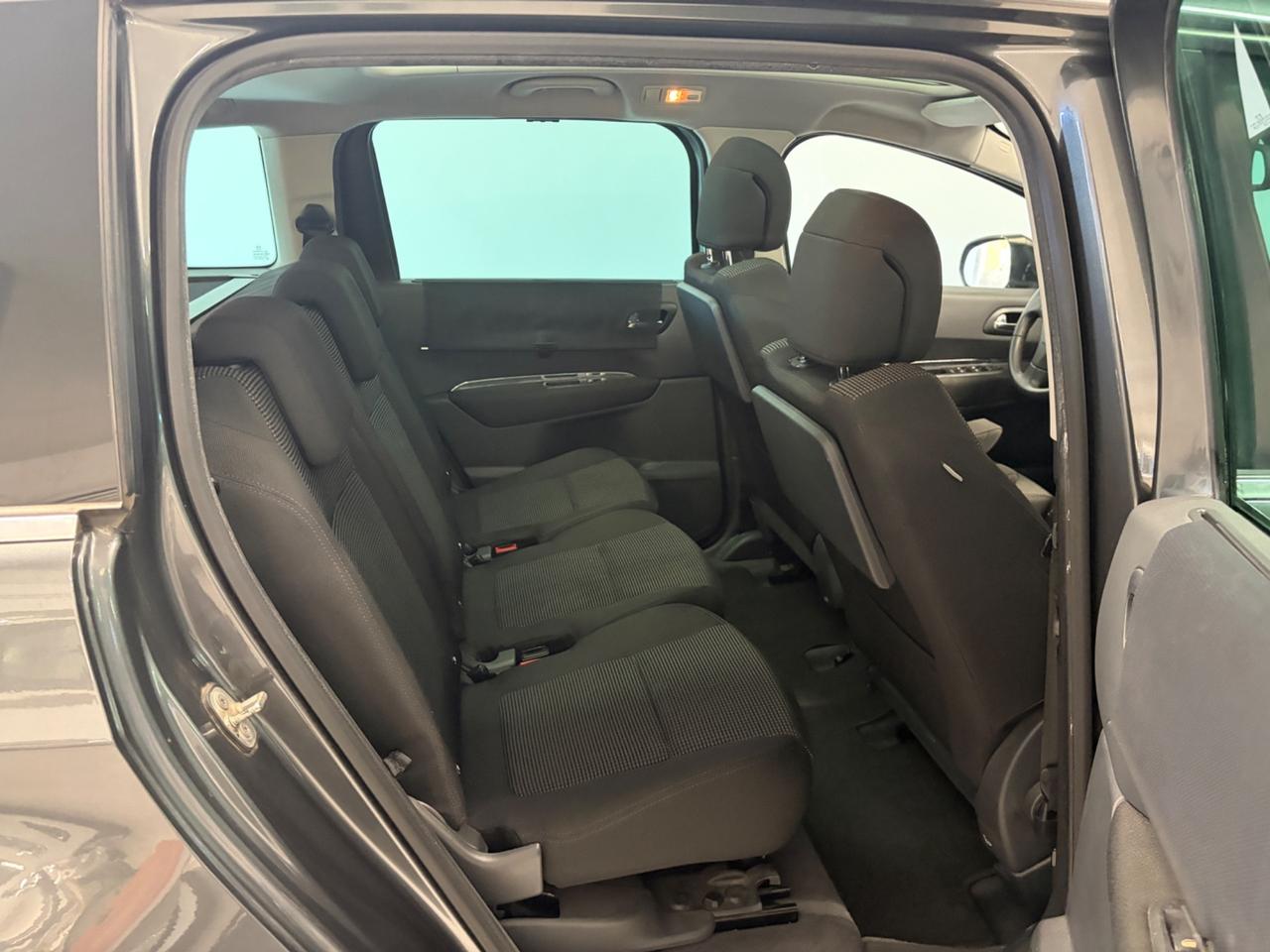 Peugeot 5008 1.6 HDi 112CV cambio robotizzato Tetto panoramico