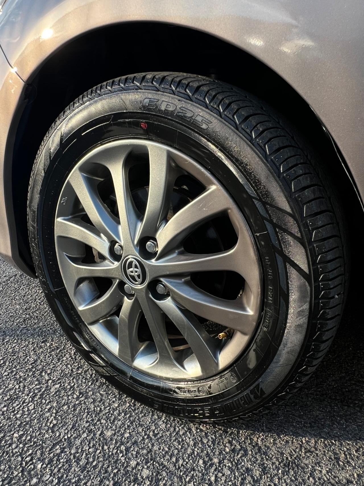 Toyota Yaris 1.0 5 porte Lounge