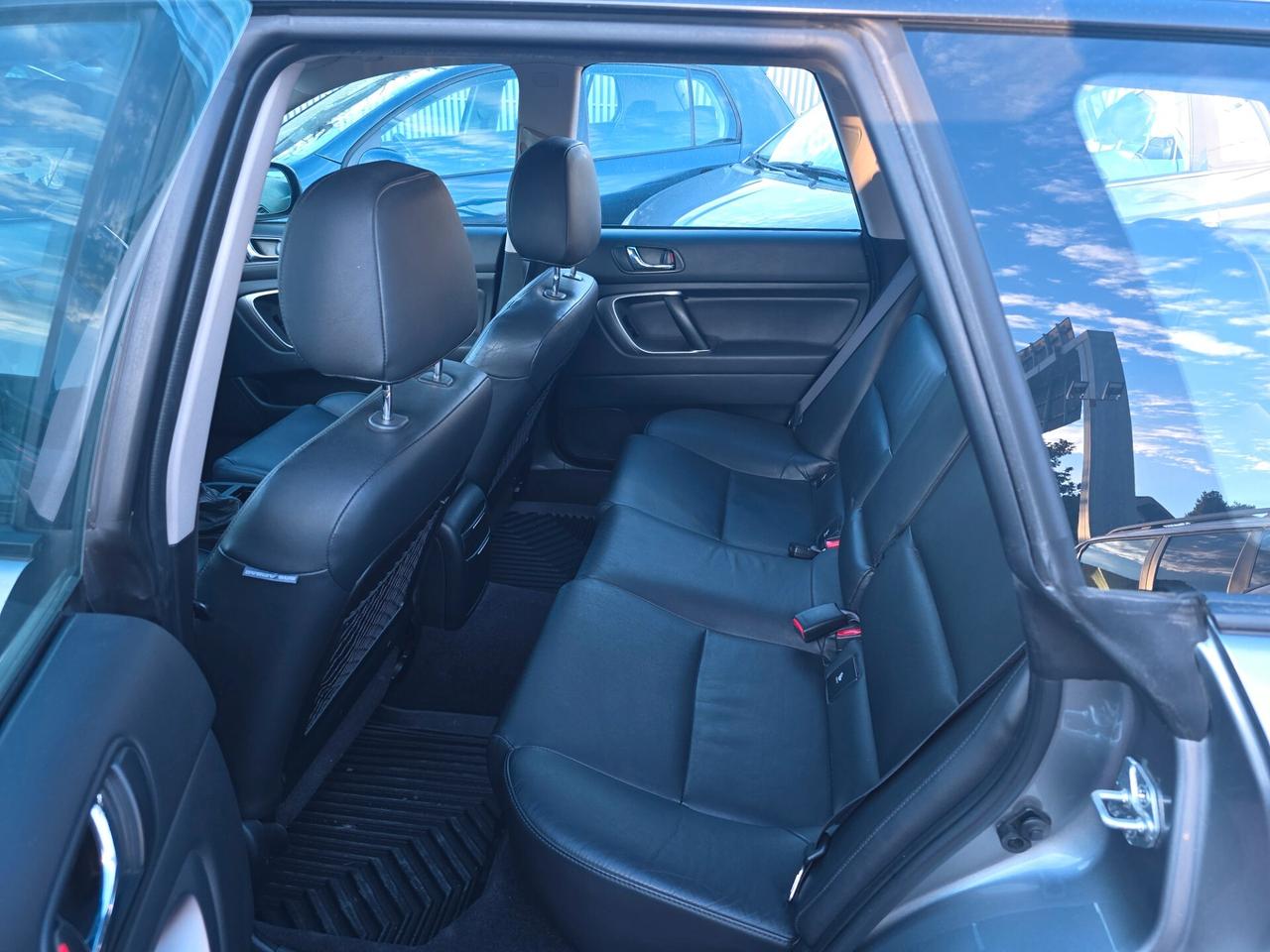 Subaru OUTBACK 3.0R 24V AT ZN