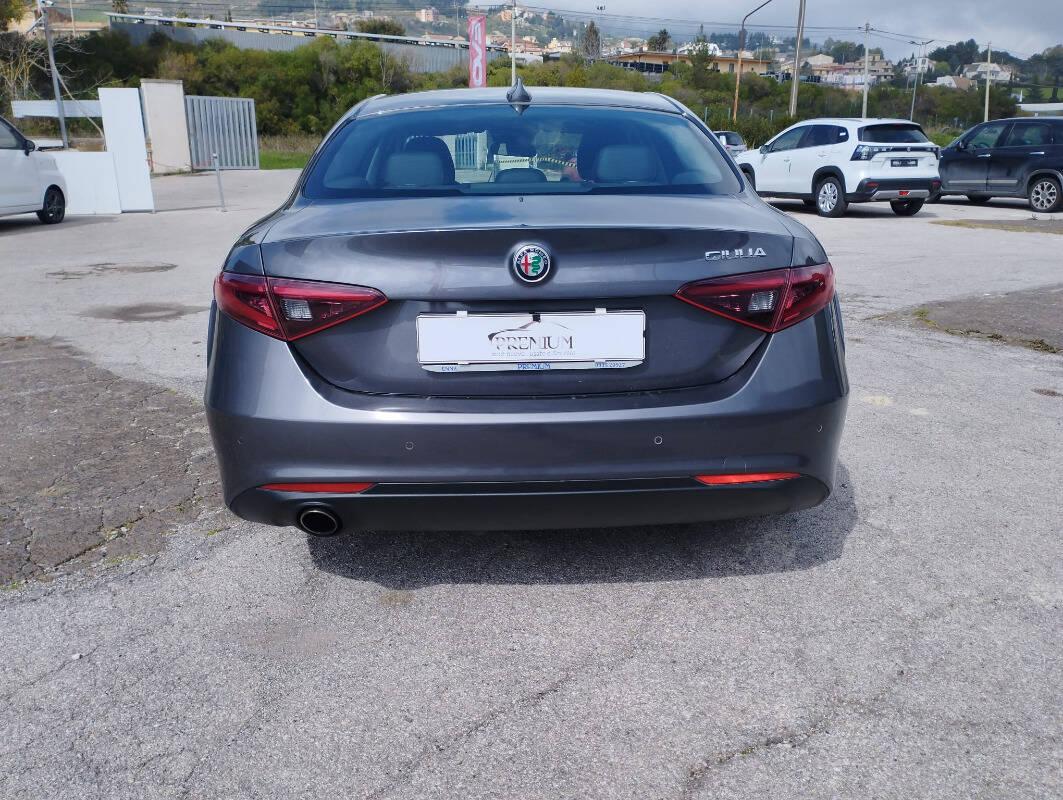 Alfa Romeo Giulia 2.2 t Super 150cv