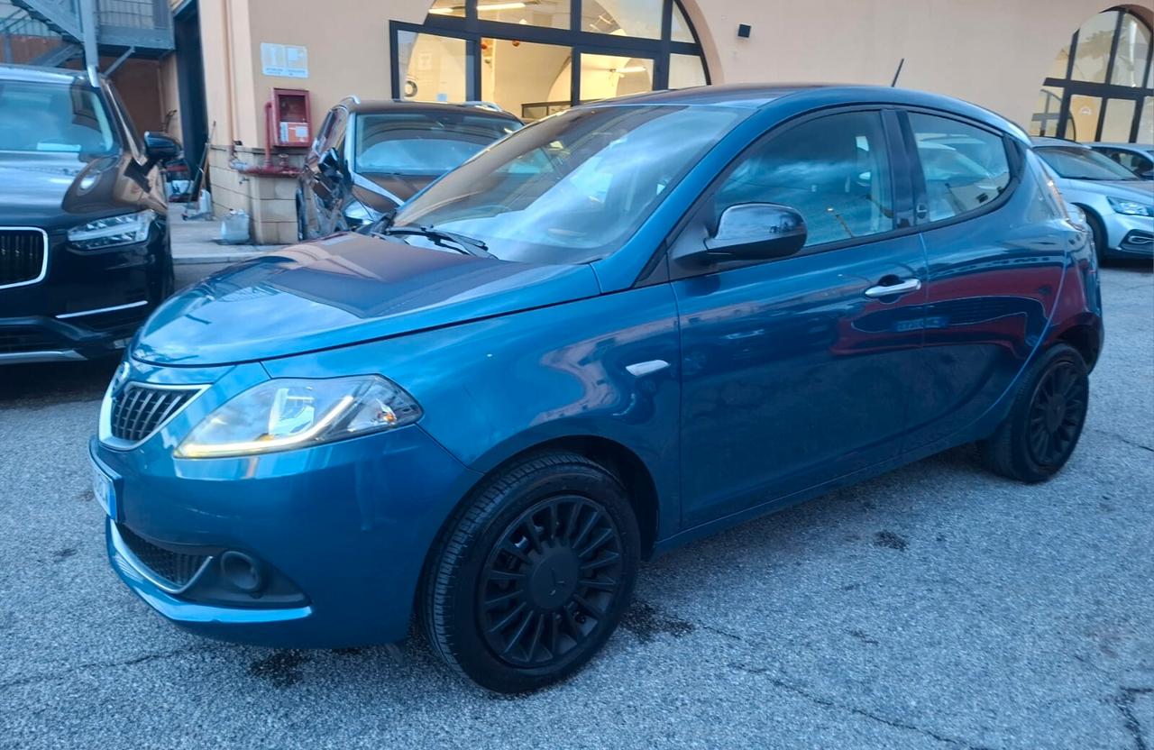 Lancia Ypsilon 1.0 FireFly 5 porte S&S Hybrid Ecochic Silver