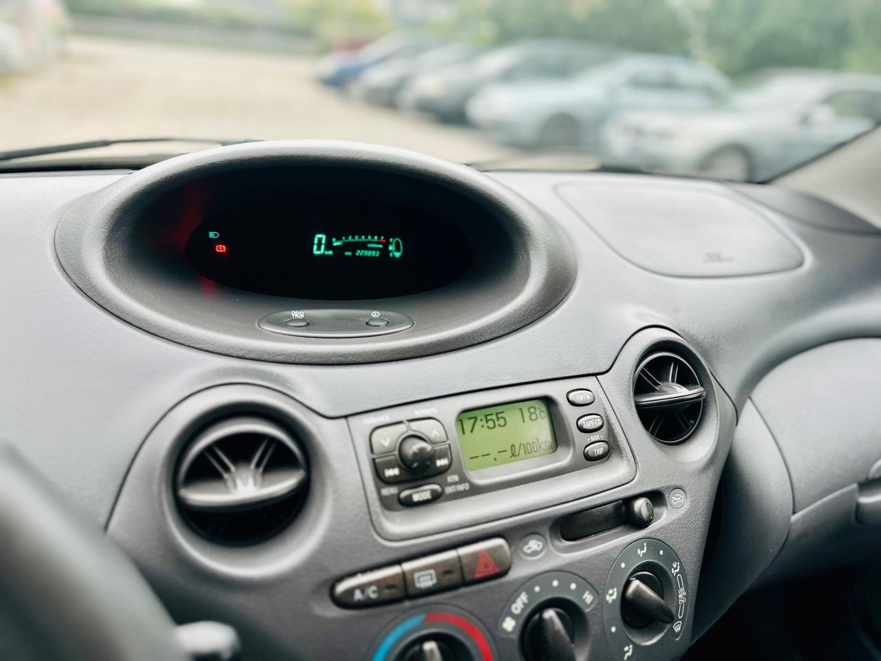 Toyota Yaris 1.3i 16V cat 5 porte Luna