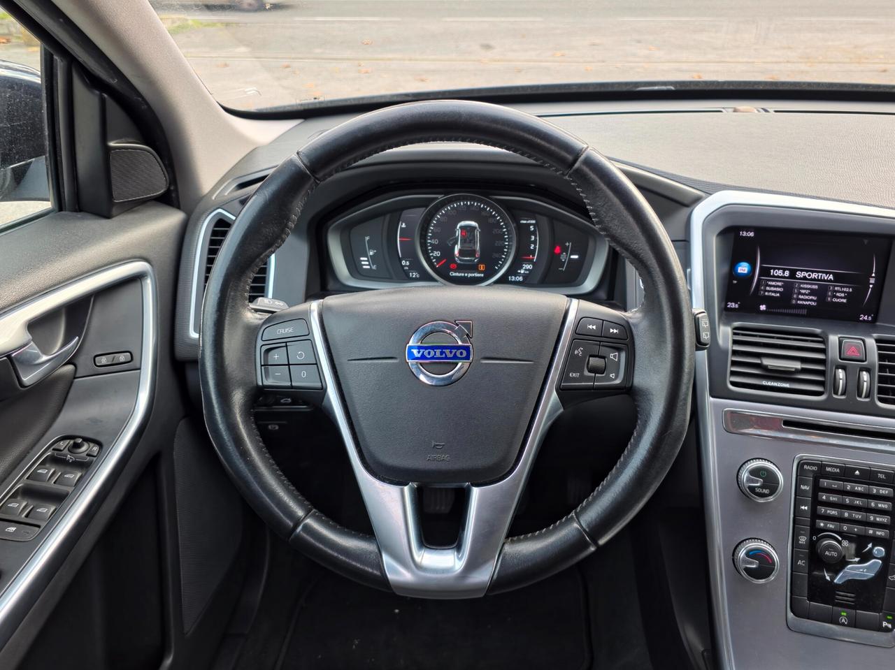 Volvo XC 60 XC60 D3 Geartronic R-design 2017-E6 Manuale