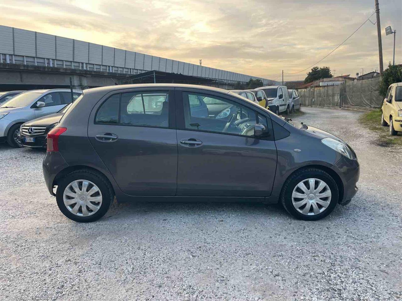 TOYOTA YARIS - UNICO PROPRIETARIO - NAVI