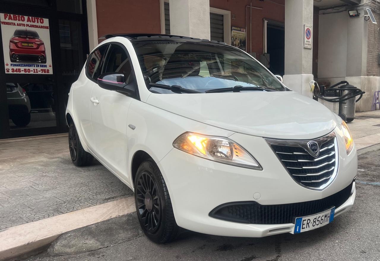 LANCIA YPSILON 1.3 MJT ELEFANTINO ROSA TETTO APRIBILE