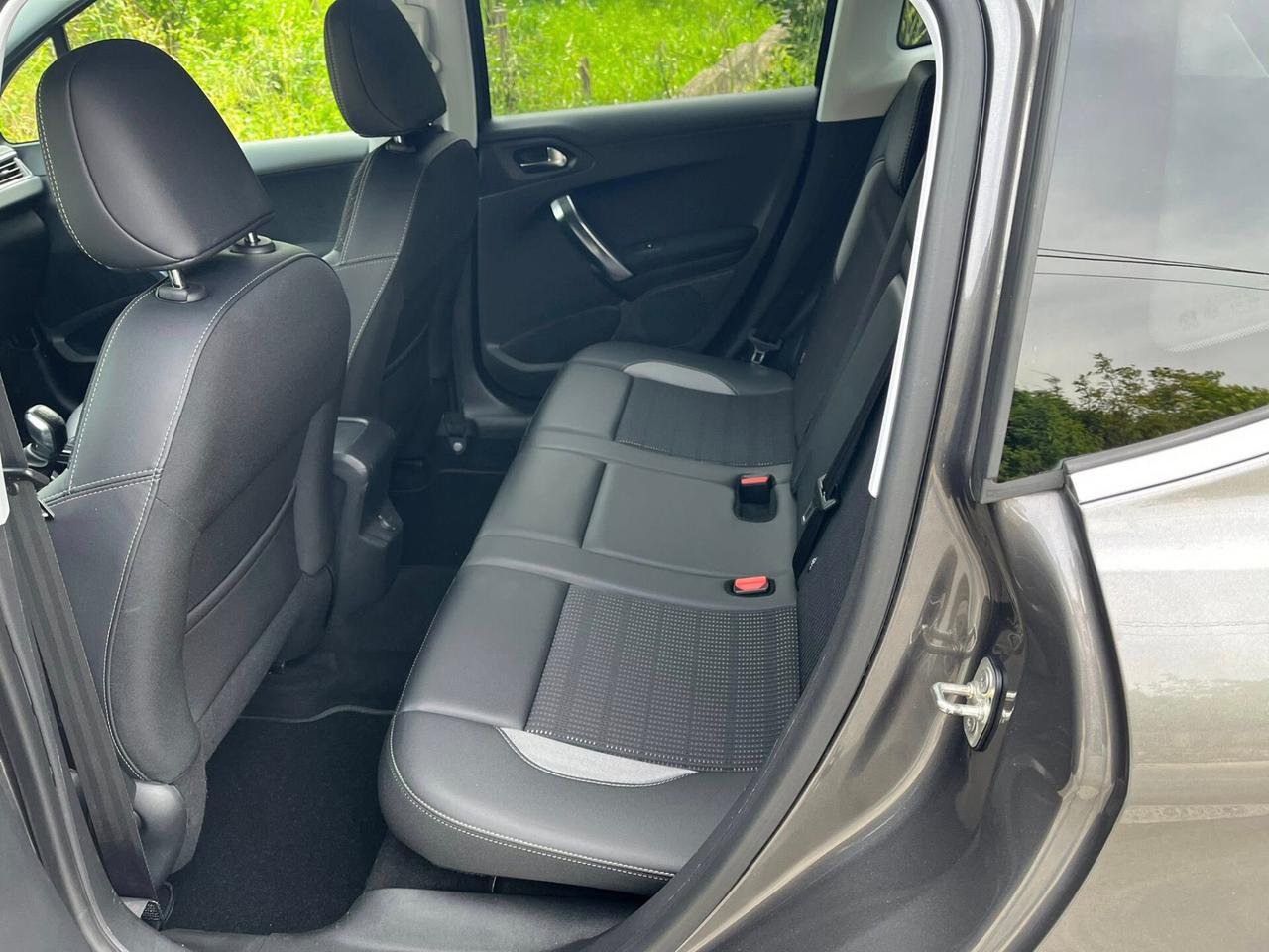Peugeot 2008 1.6 BlueHDi 100CV Allure