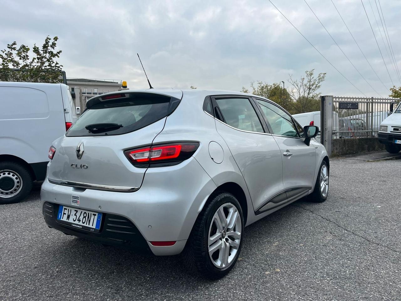 Renault Clio 1.5DCI MOSCHINO X NEOPANTETATI